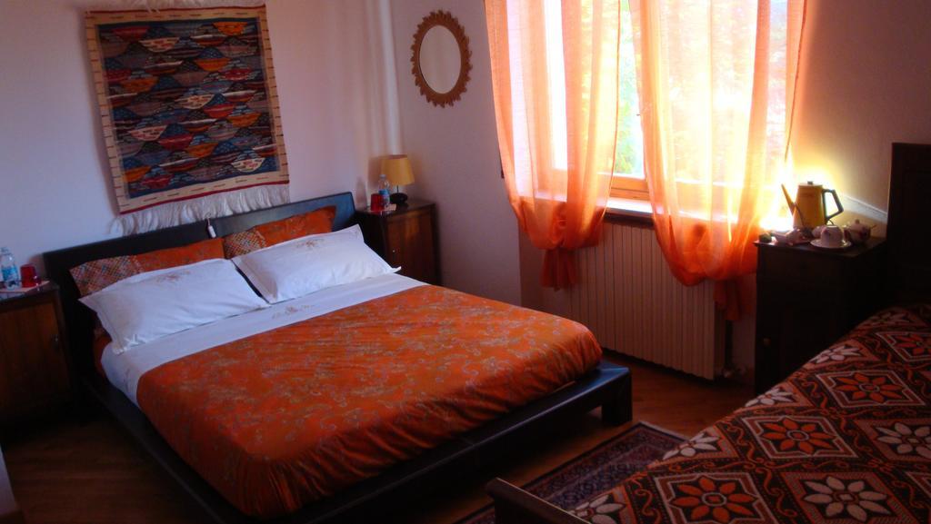 Bed and Breakfast Il Melograno à Borgo San Dalmazzo Chambre photo